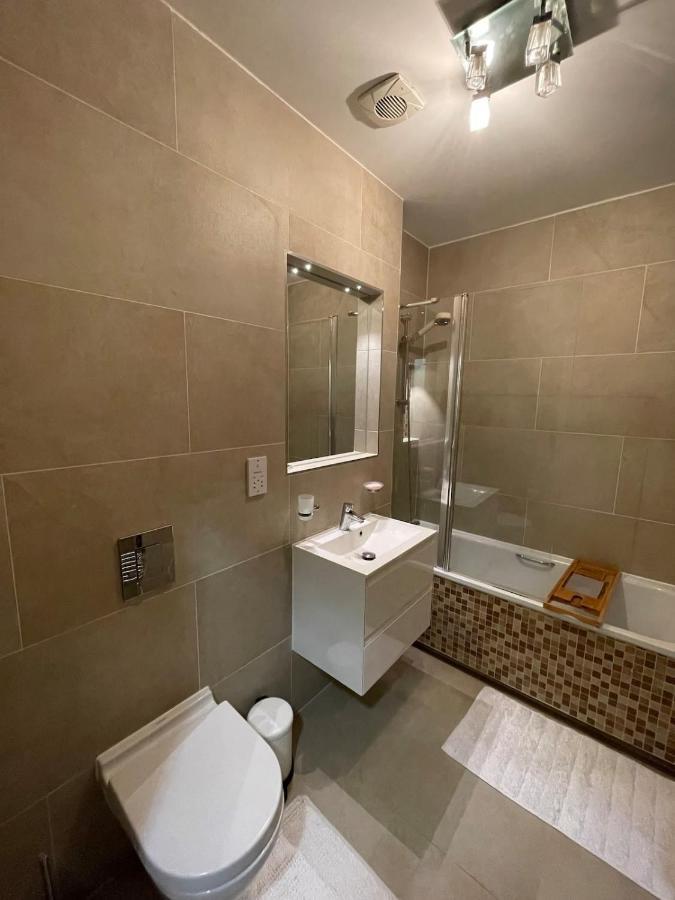 Appartamento Chic Victorian Flat In Private Estate - Mile End!