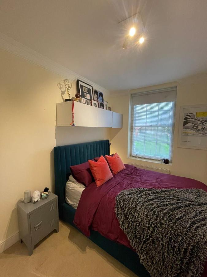 Chic Victorian Flat In Private Estate - Mile End! * Londra