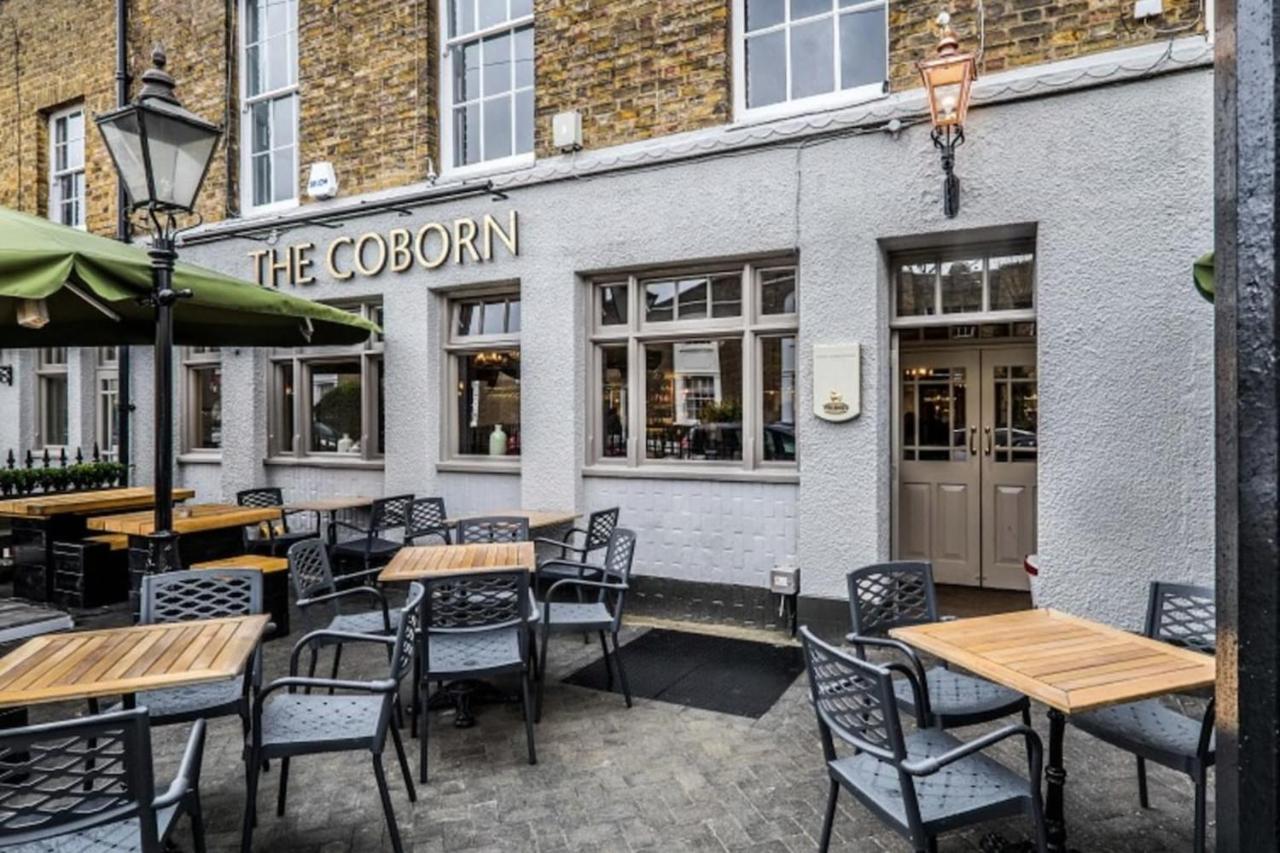 Chic Victorian Flat In Private Estate - Mile End!