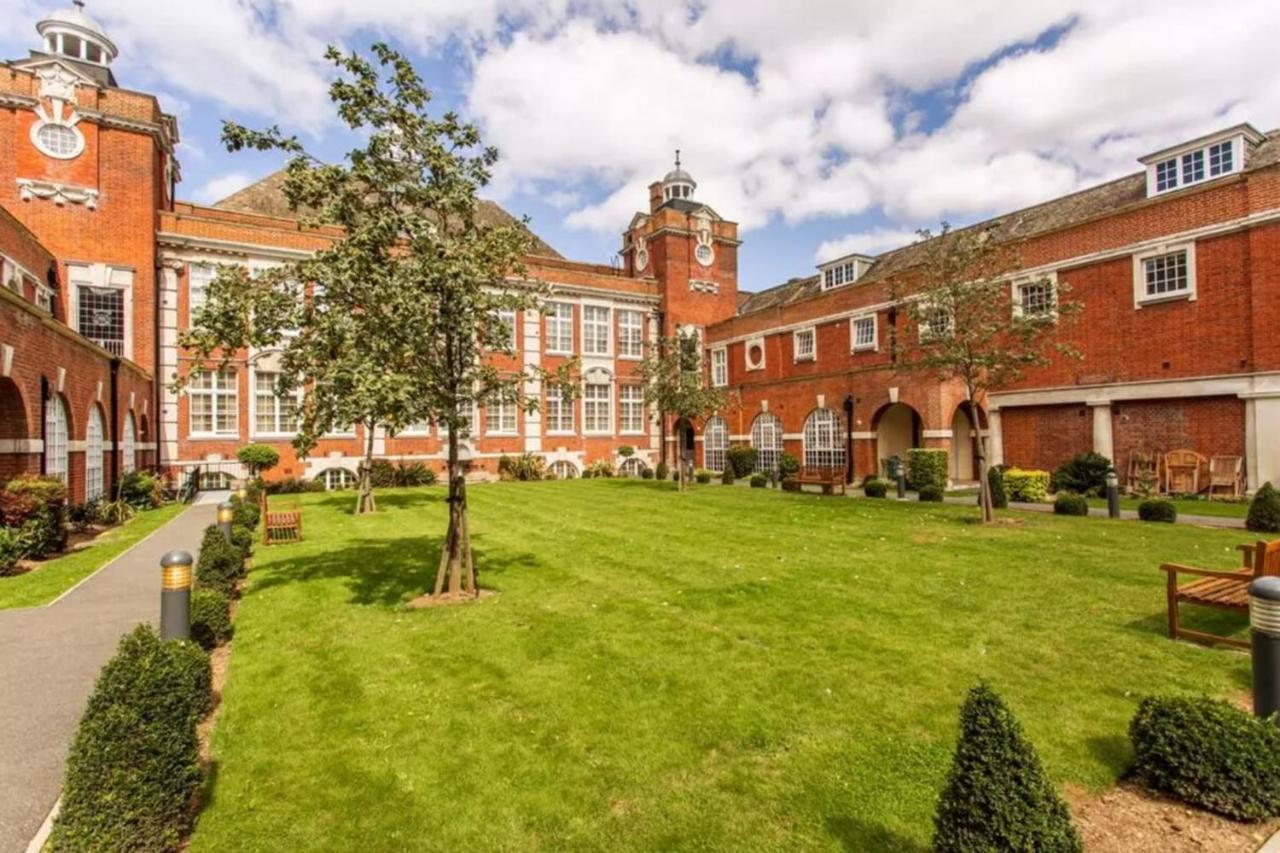 Chic Victorian Flat In Private Estate - Mile End! Appartamento