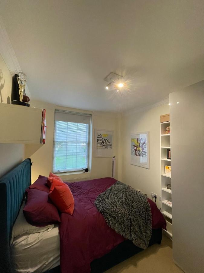 Appartamento Chic Victorian Flat In Private Estate - Mile End! Londra