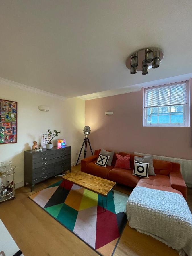 Chic Victorian Flat In Private Estate - Mile End! * London