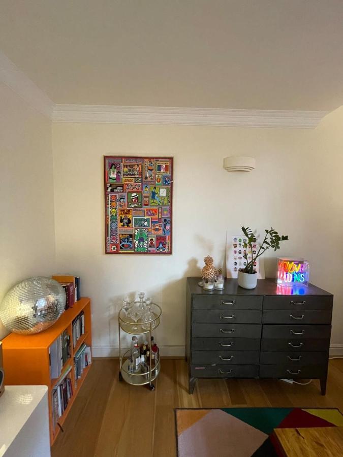 Apartment Chic Victorian Flat In Private Estate - Mile End!