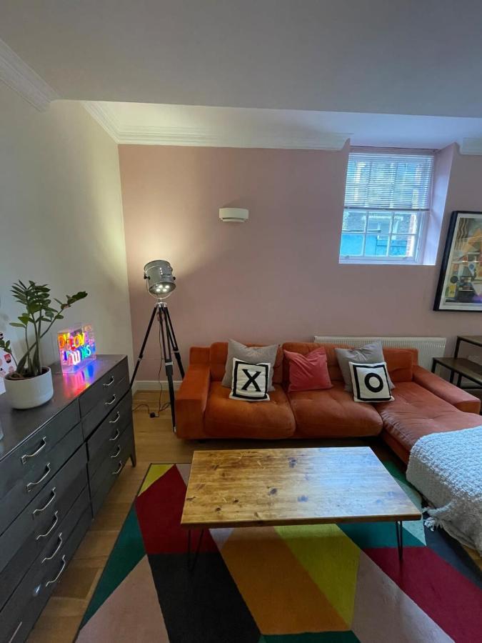 Apartment Chic Victorian Flat In Private Estate - Mile End!